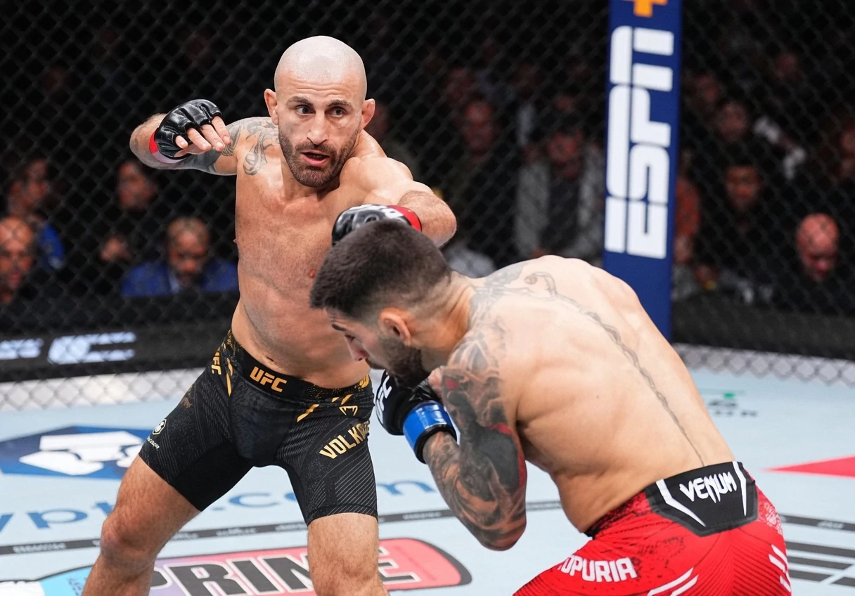 Alexander Volkanovski's striking success rate is a great lens into UFC advanced stats.