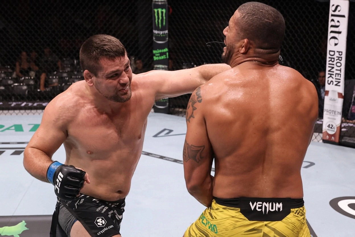 Can Thomas "The Train" Petersen bust a few parlays by escaping Valter Walker's heel hook at UFC Abu Dhabi?